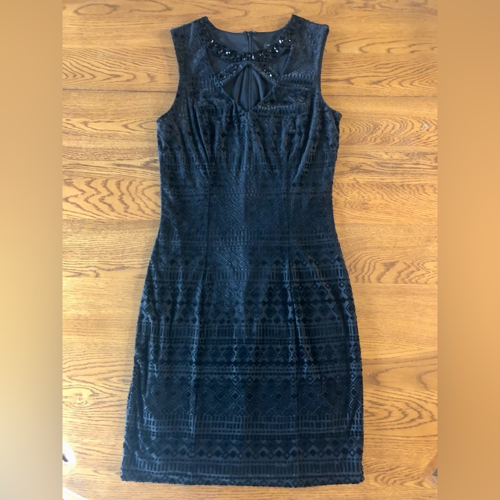 Guess Black Velvet Burnout Sheath Dress Sz 6 Sleeveless Embellished Cocktail LBD